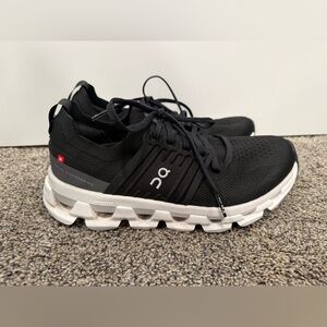 On Cloudswift 3 running shoes in black with dual-density Helion size 7 EUC